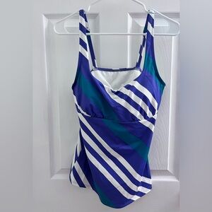 Lands’ End Women’s two piece Tankini bathing suit with underwire
